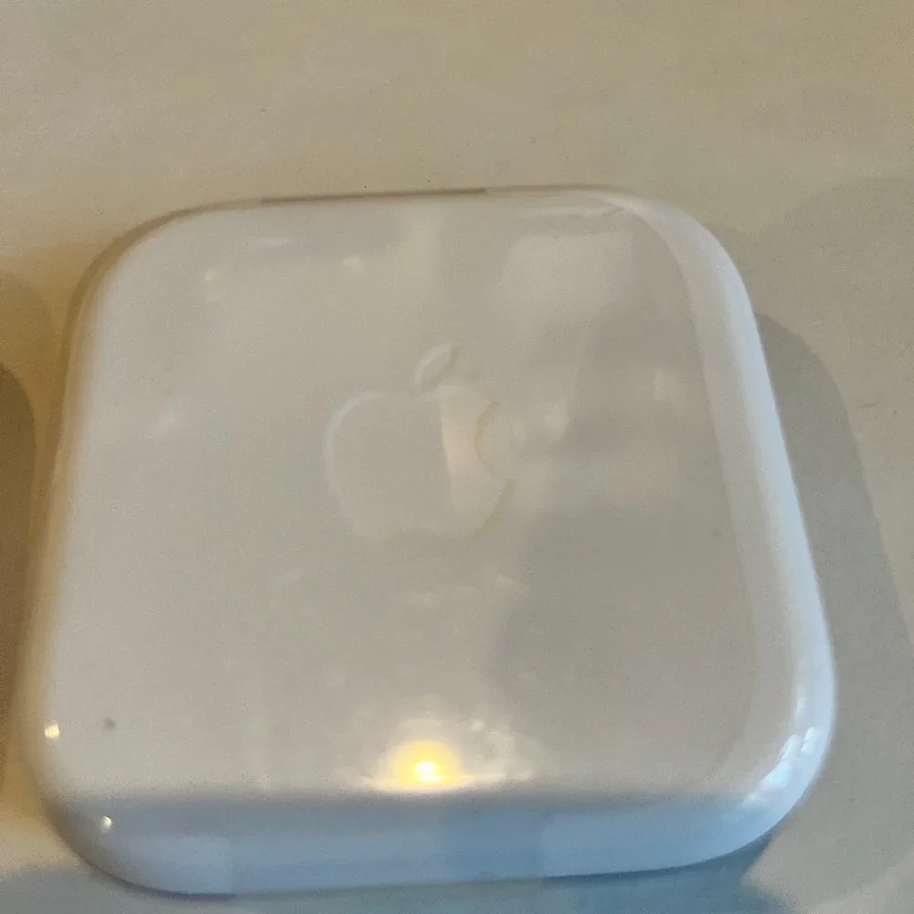 NWT Apple ear bud headphones - Picture 2 of 6